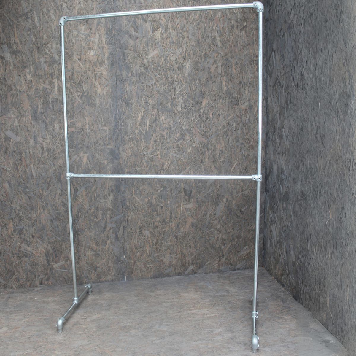 Clarrods no 6 tøjstativ med to bøjlestænger i galvaniseret vandrør uden gevind