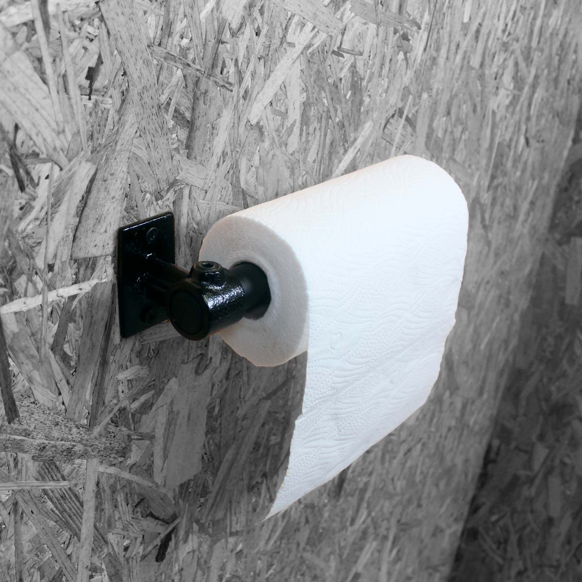 Køkkenrulleholder i sort vandrør uden gevind | Clarrods no 2 vægophæng