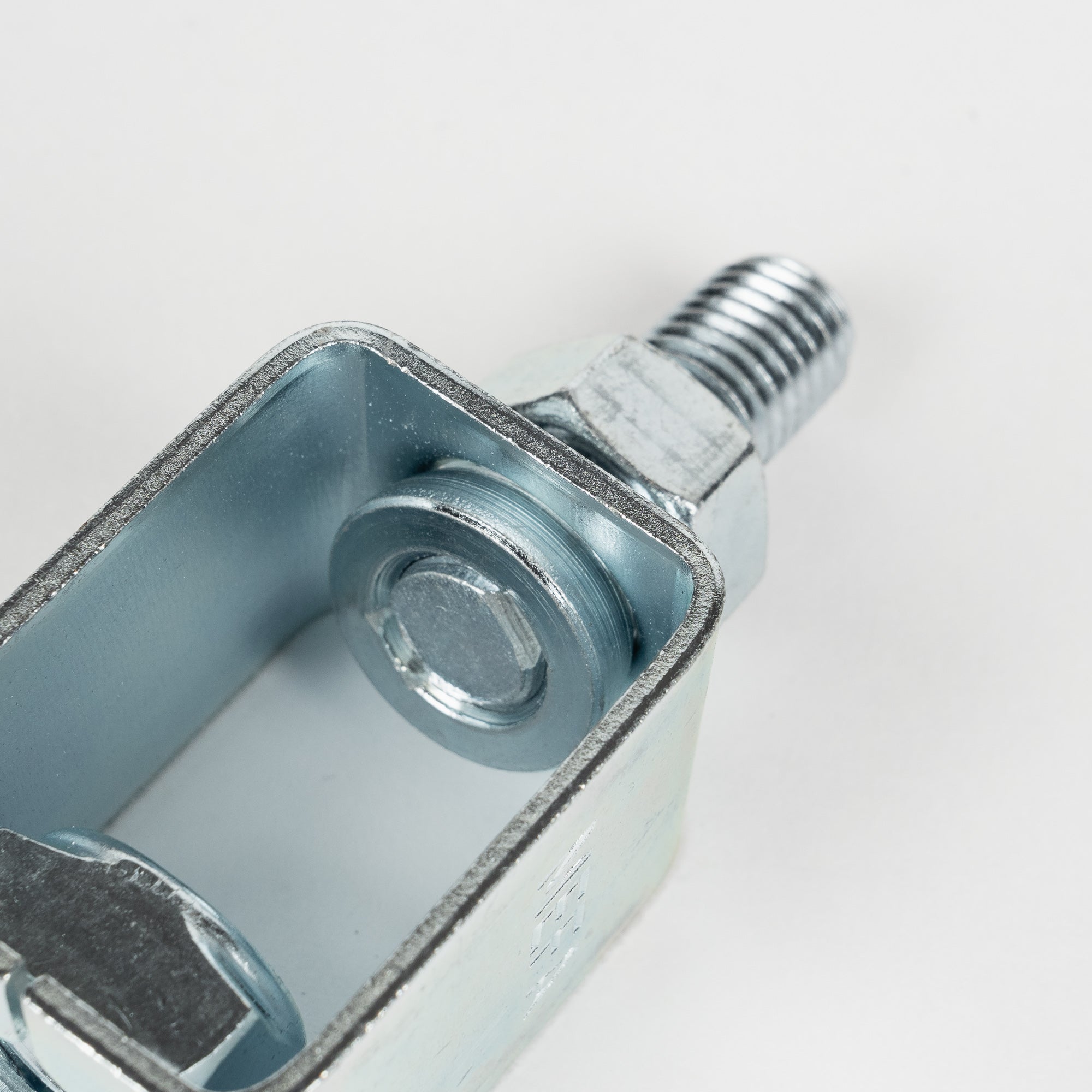 Justerbart pendulophæng | Erik Larsen & Søn | Beslag til rørbøjler | Foto 7