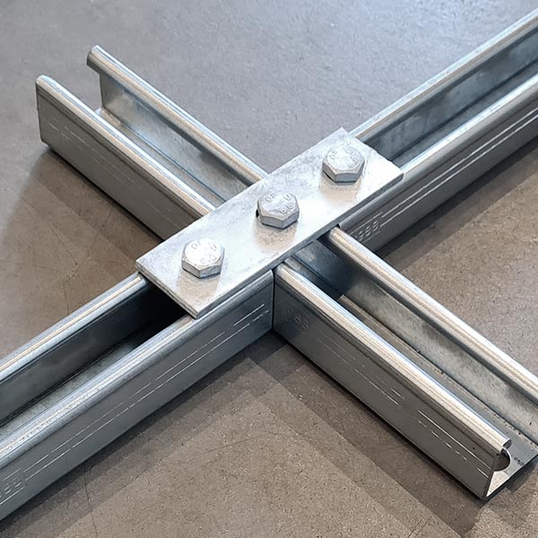 P1066 - Lige planbeslag, 3 huls | Unistrut | Beslag til skinnesystemer | Foto 4