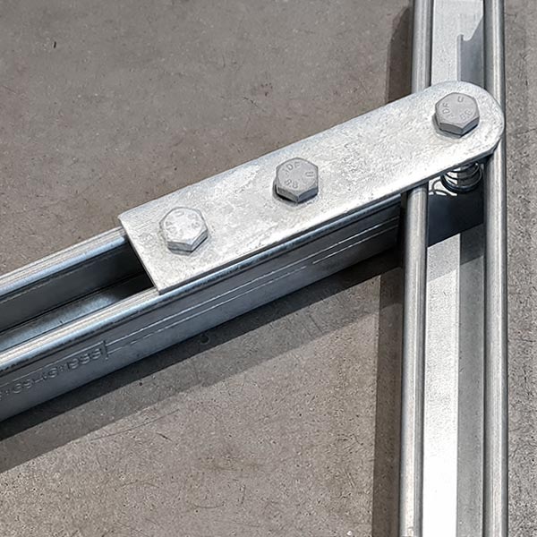 P2322 - Planbeslag | Unistrut | Beslag til skinnesystemer | Foto 3