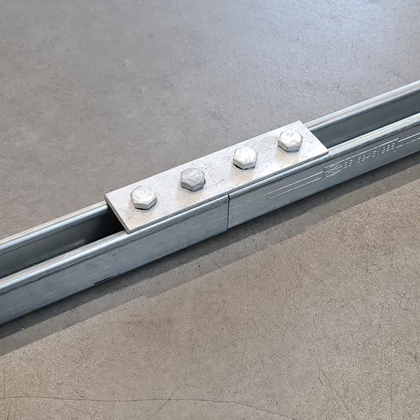 P1067 - Lige planbeslag, 4 huls | Unistrut | Beslag til skinnesystemer | Foto 3