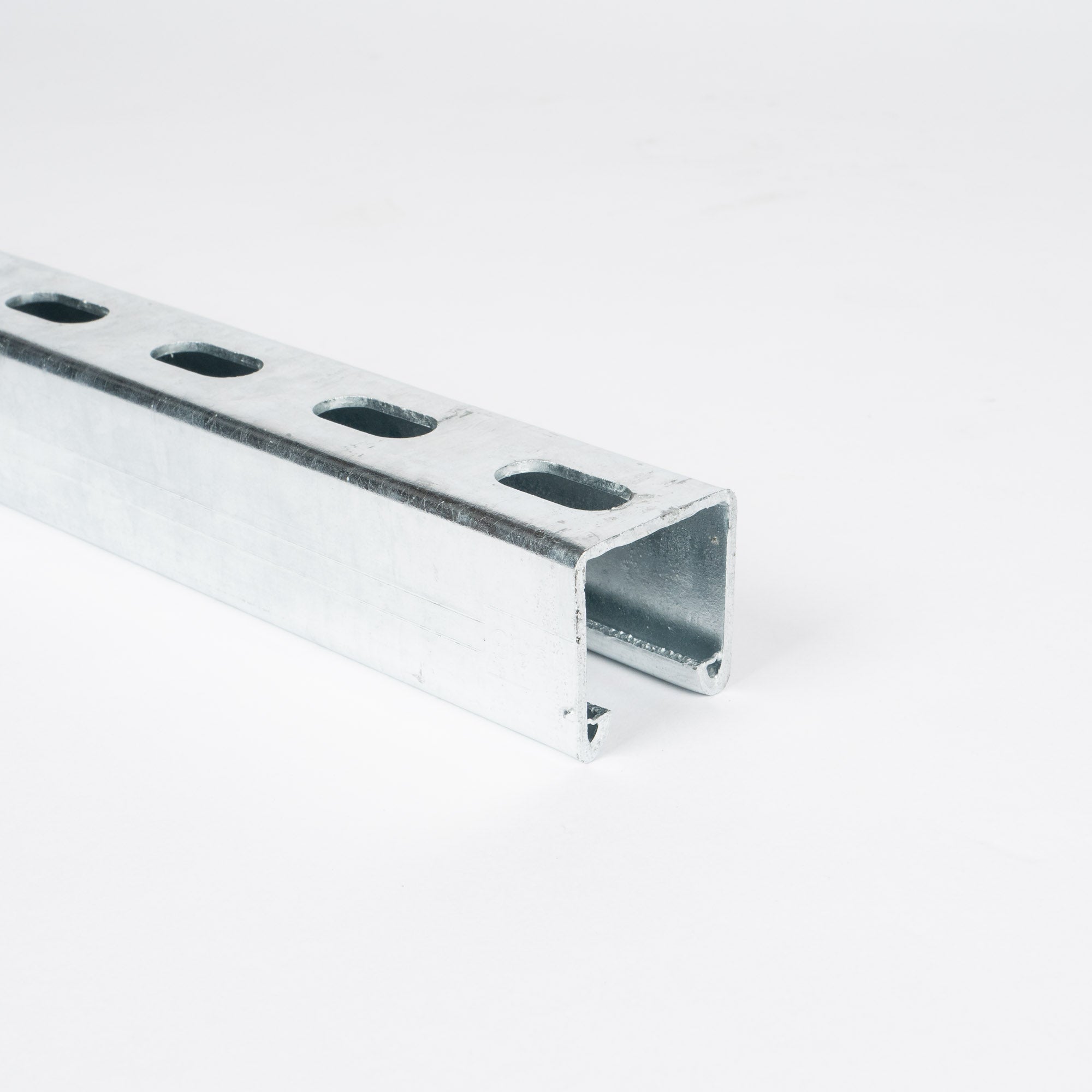 P1000 - Montageskinne m/u huller  (41x41x2,5 mm) | Unistrut | Profiler | Foto 3
